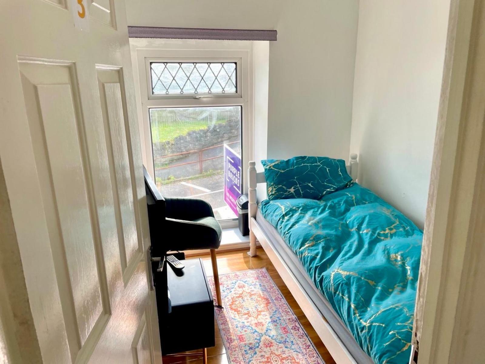 Single Bed In A Peaceful House In Morriston Lejlighed Eksteriør billede