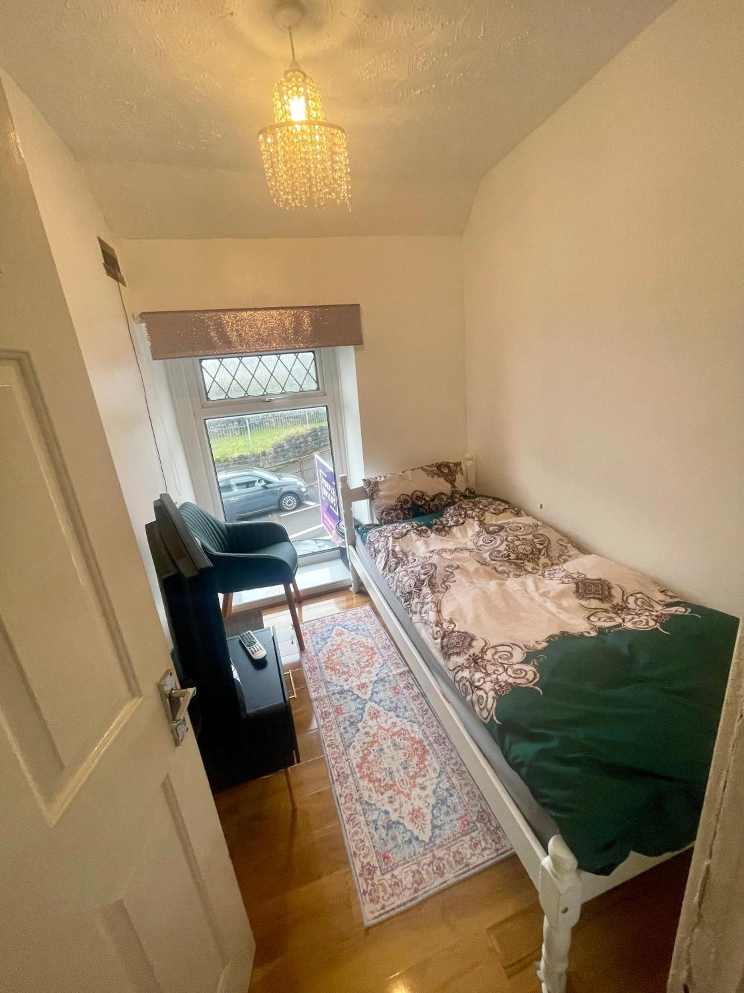 Single Bed In A Peaceful House In Morriston Lejlighed Eksteriør billede